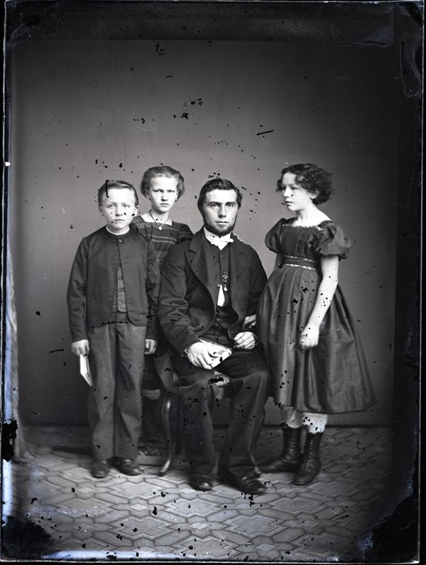 Anker Thuesen Damgaard, Cathrine Thuesen Damgaard, Nicoline Christiansdatter Thuesen Damgaard og Thue Nicolaisen Damgaard
