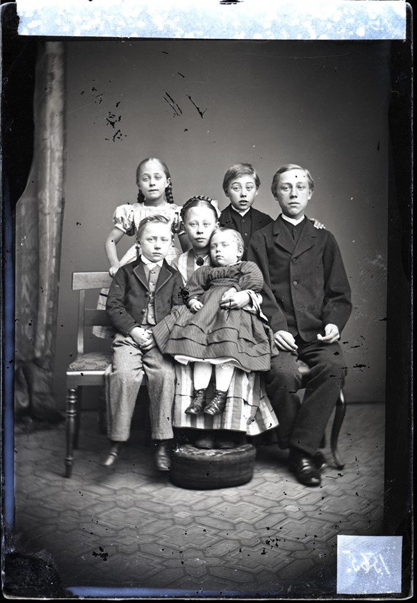 Sidsel Margrethe Føns, Mette Kirstine Føns, Rasmus Mikkelsen Føns, Mads Rasmussen Føns, Marie Føns og Hans Rasmussen Føns