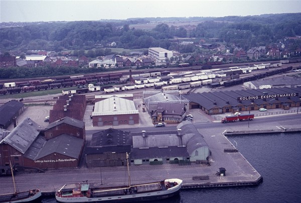 Fra Jydsk Andels-Foderstofforretning, nye silo 52 meter høj