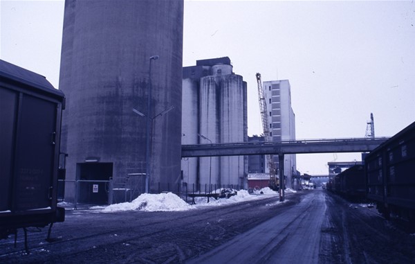 Sydhavnen cementsiloerne tidligere P.Lauridsen før nedrivning + Dansk Landbrugs Grovvareselskab (DLG) silo 